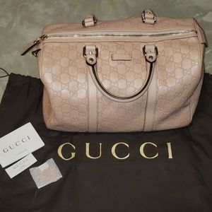 🚫🚫SOLD🚫🚫🎉Gucci Winter Rose Handbag 🎀